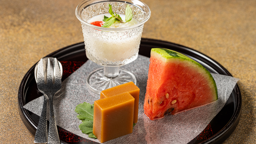 2025年8〜9月のデザート：ココナッツプリン黄粉羊羹西瓜