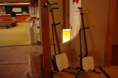 休憩処には三味線もあります。