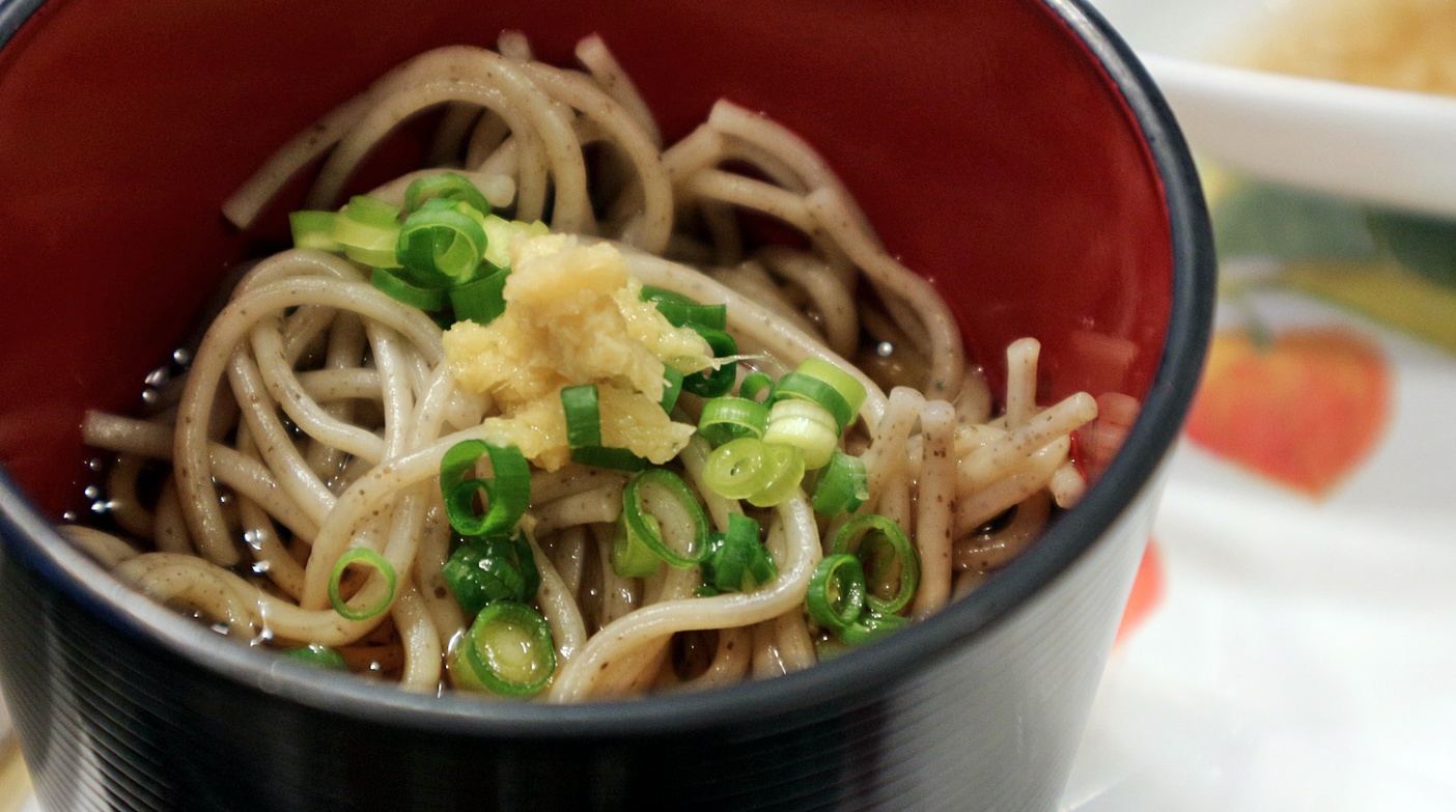 *【夕食例】「あかもく」を練りこんだ、白石名物うーめん