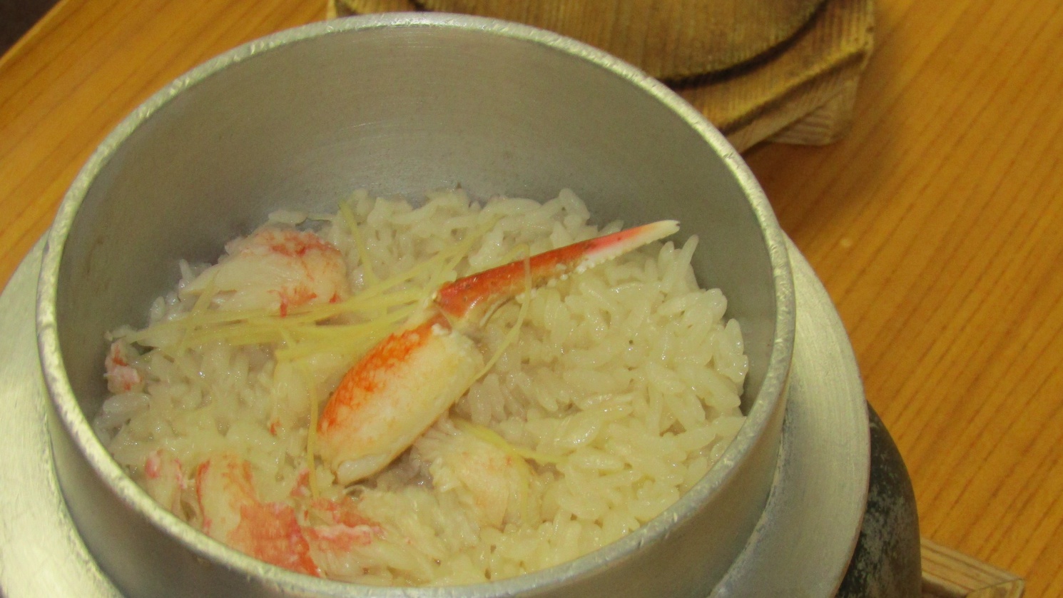 *【夕食例】その場で炊き上げ、香りも楽しめる♪ずわい蟹釜飯