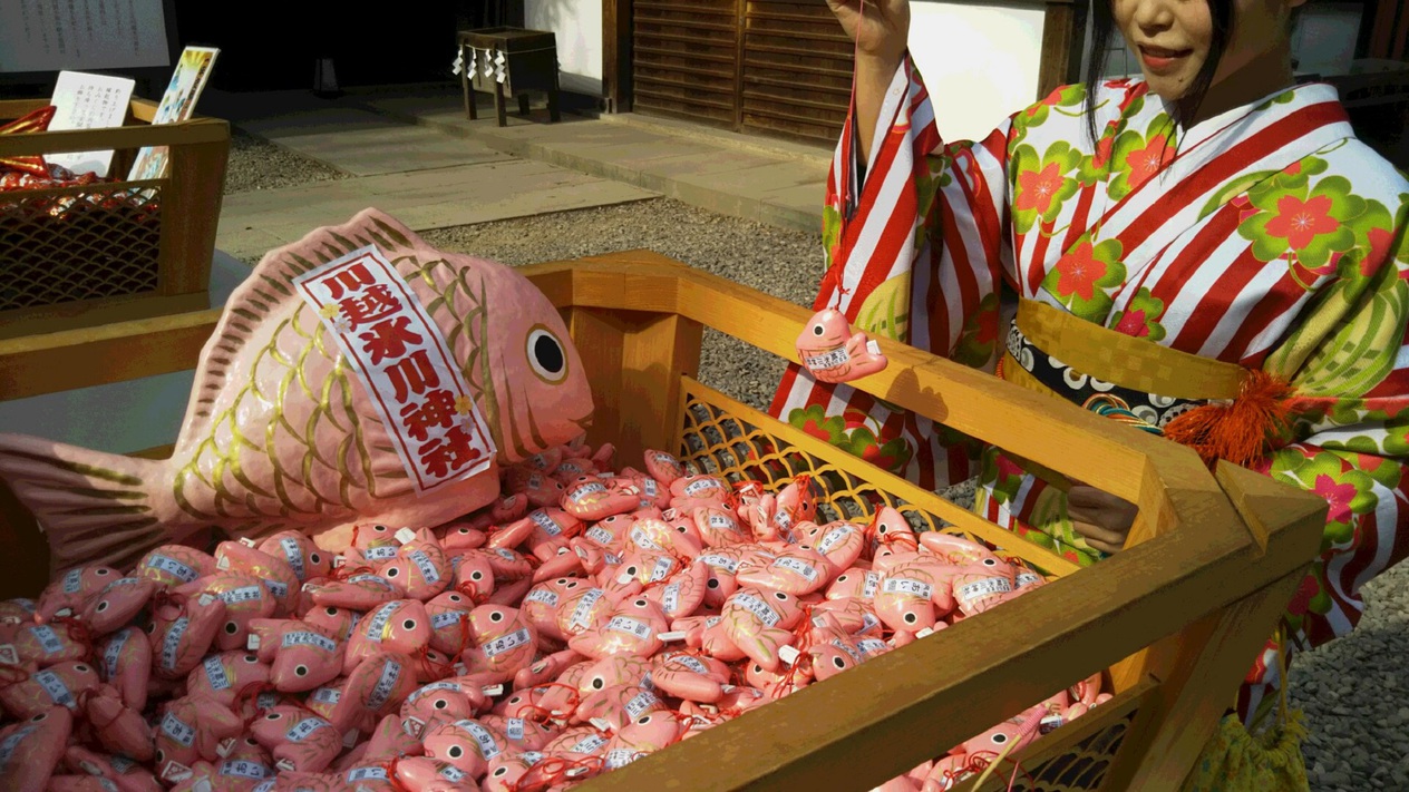 【川越氷川神社】可愛い！あいたい(鯛)みくじを釣竿でひこう。