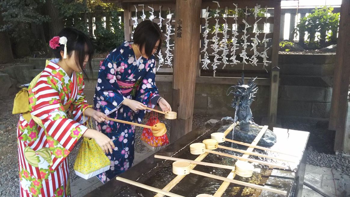 【川越氷川神社】心身を清めるとされる御神水です。