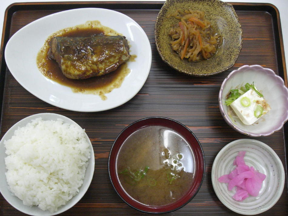 鯖味噌煮定食（７００円）
