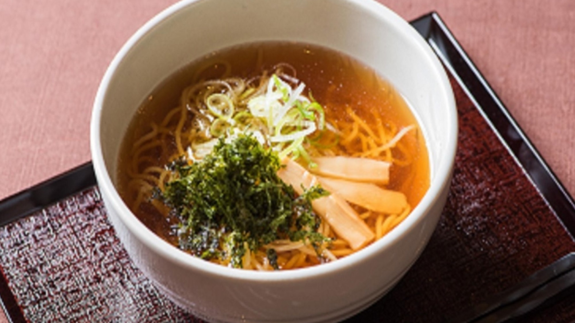夜鳴きそば【1Fレストラン21：30〜23：00】あっさりとした半サイズのしょうゆラーメン