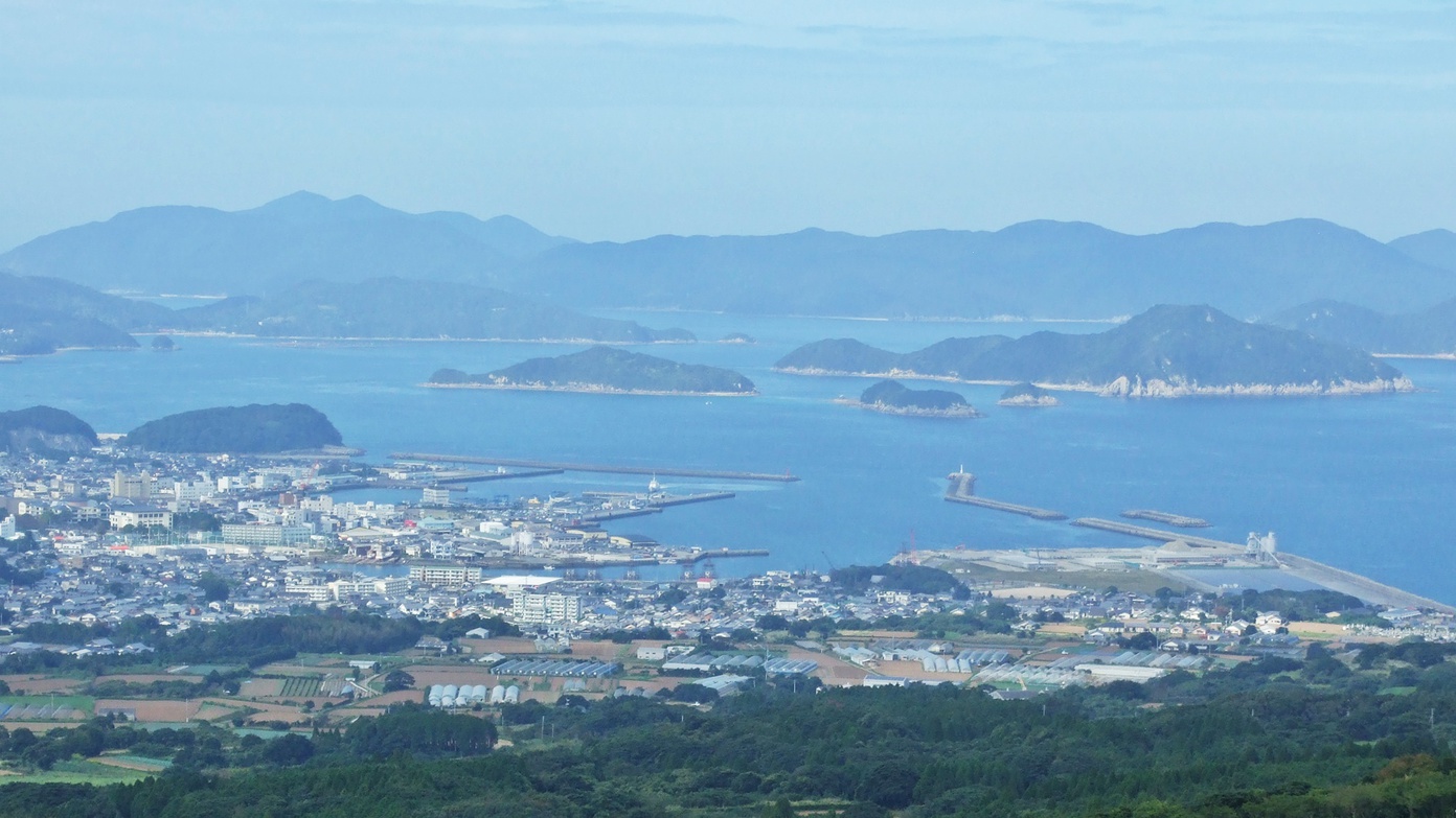 *【周辺】大小140余りの島々からなり、美しい海と豊かな自然に恵まれた島。