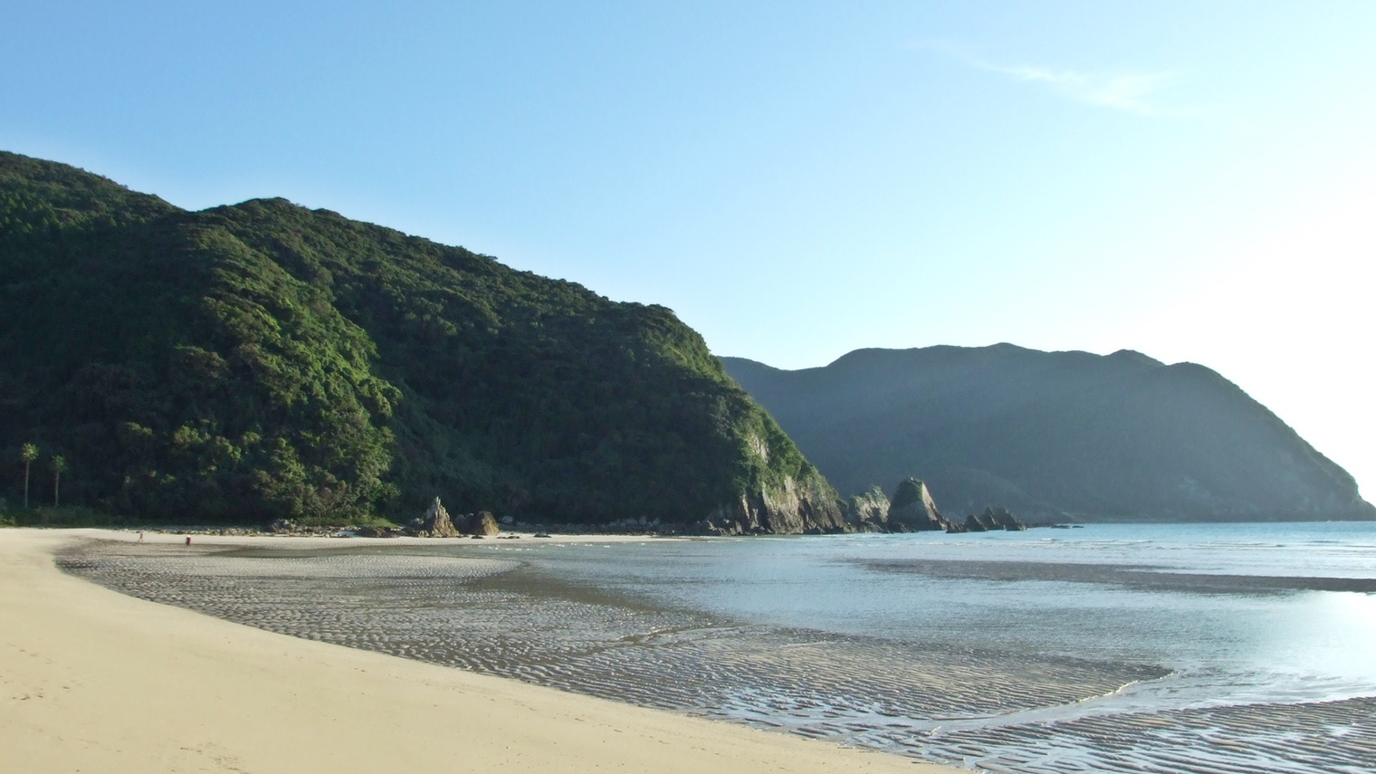 *【高浜海水浴場】四季を通して釣りやマリンスポーツなどが楽しめます♪