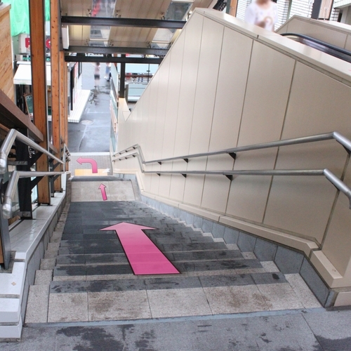 【箱根湯本駅】歩行者用連絡通路降り口