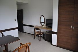 お部屋：スイート、メゾネットタイプはお荷物が収納出来る、大型クローゼット付