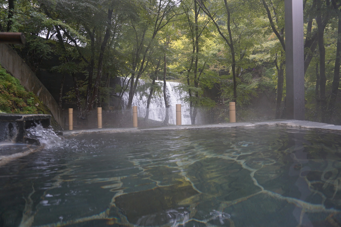 静山の湯露天風呂