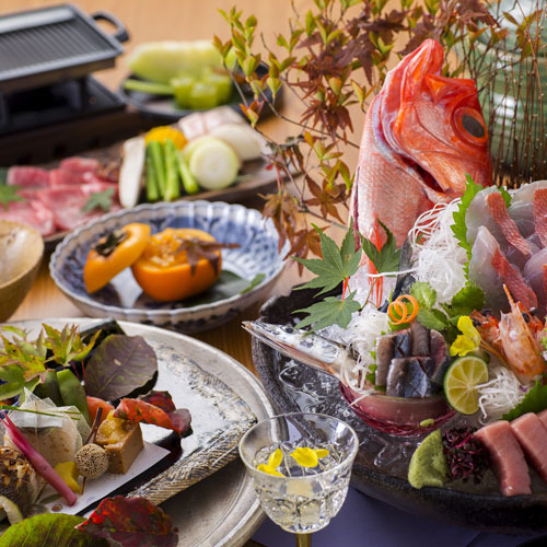 【2015年9月頃のお料理（一例）】秋の気配を感じられる会席をご用意いたします。