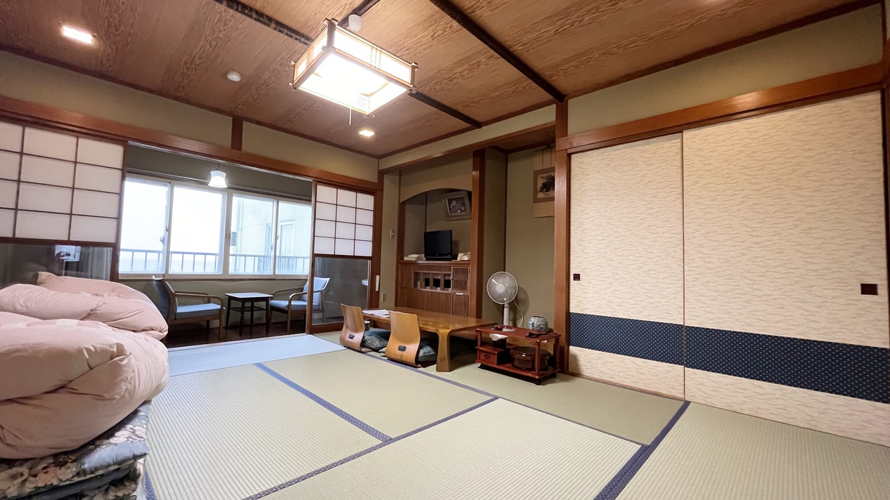 *【客室一例】懐かしい雰囲気と日本海の眺望で非日常を体験していただけます
