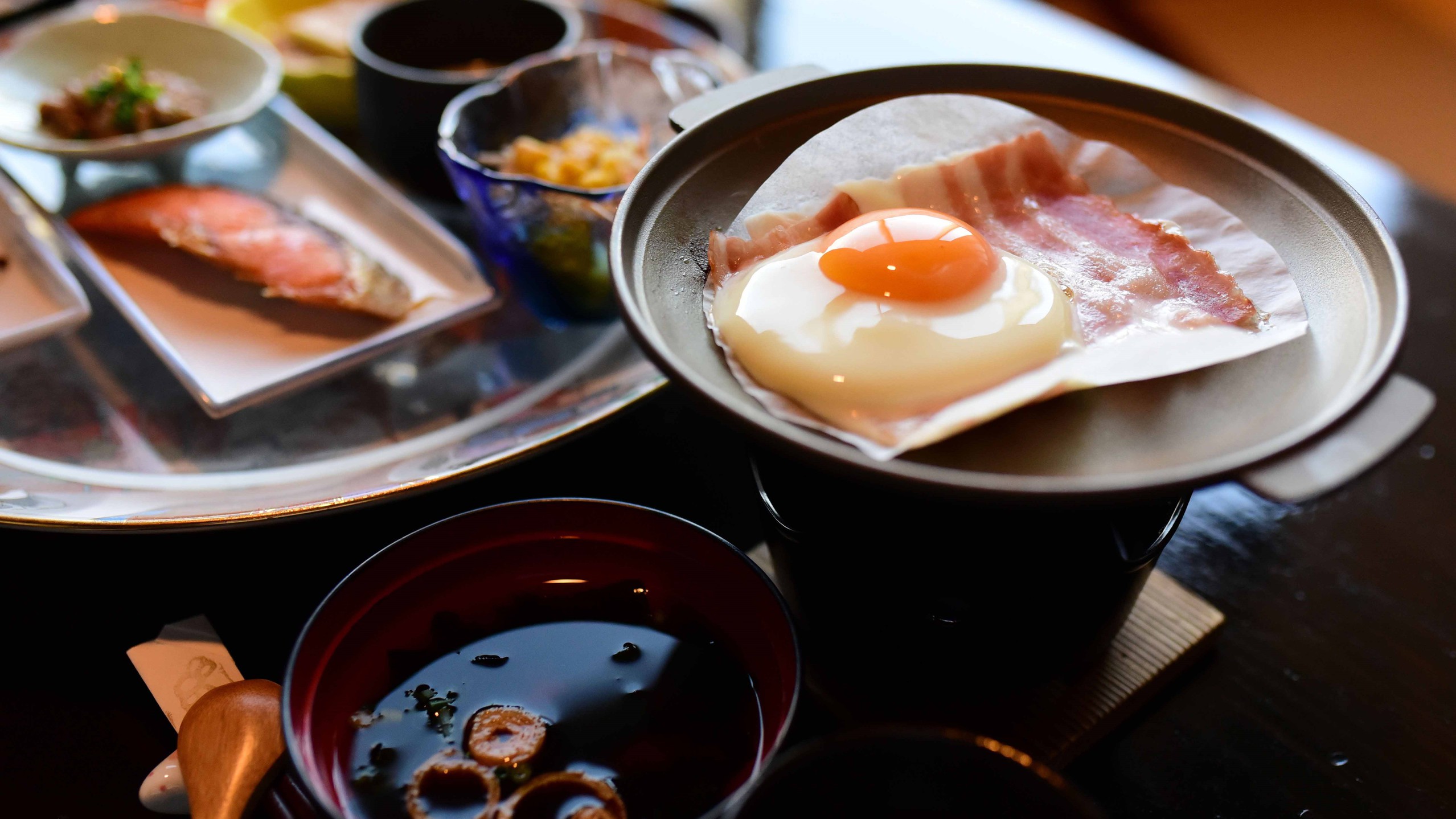 高知名物・皿鉢に盛られた和朝食【一例】