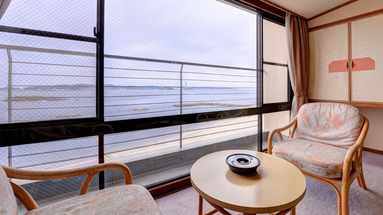 *本館和室（客室一例）/全室オーシャンビュー。日間賀島の海に癒されるひと時をお過ごし下さい。