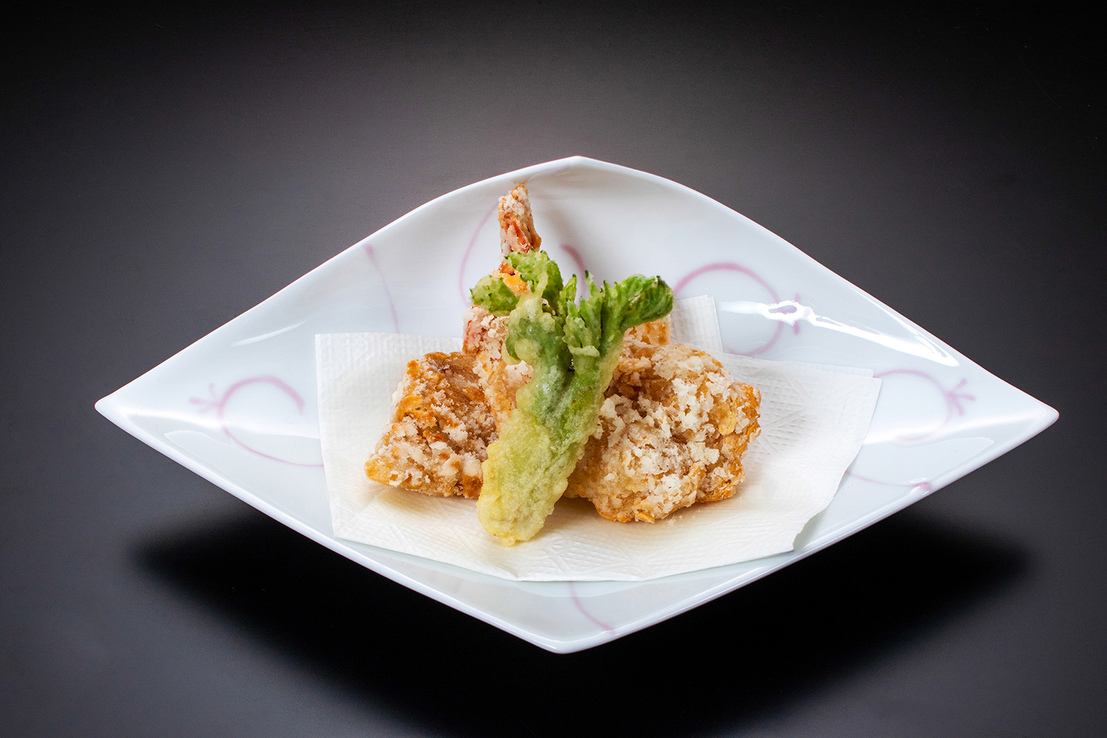 【季節の会席料理】たちばなや名物残雪揚げ山菜の天ぷらを添えて（2025年5月末迄）