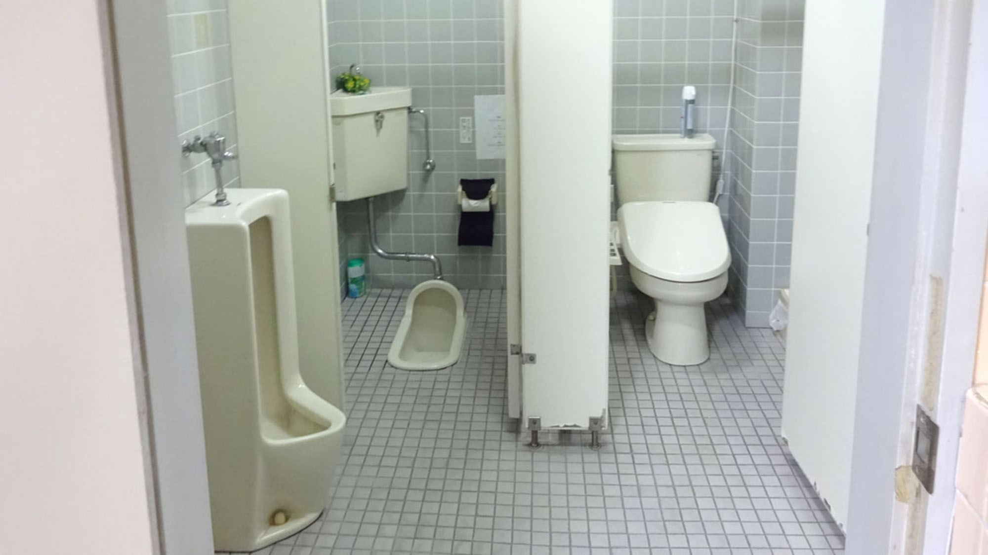 ・共同トイレは男性用・和式・洋式がございます