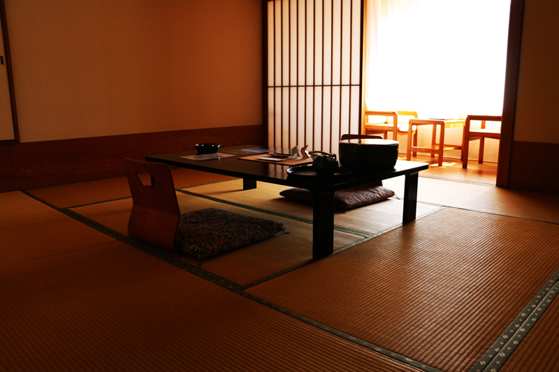 広々としたお部屋でのんびりと過ごす