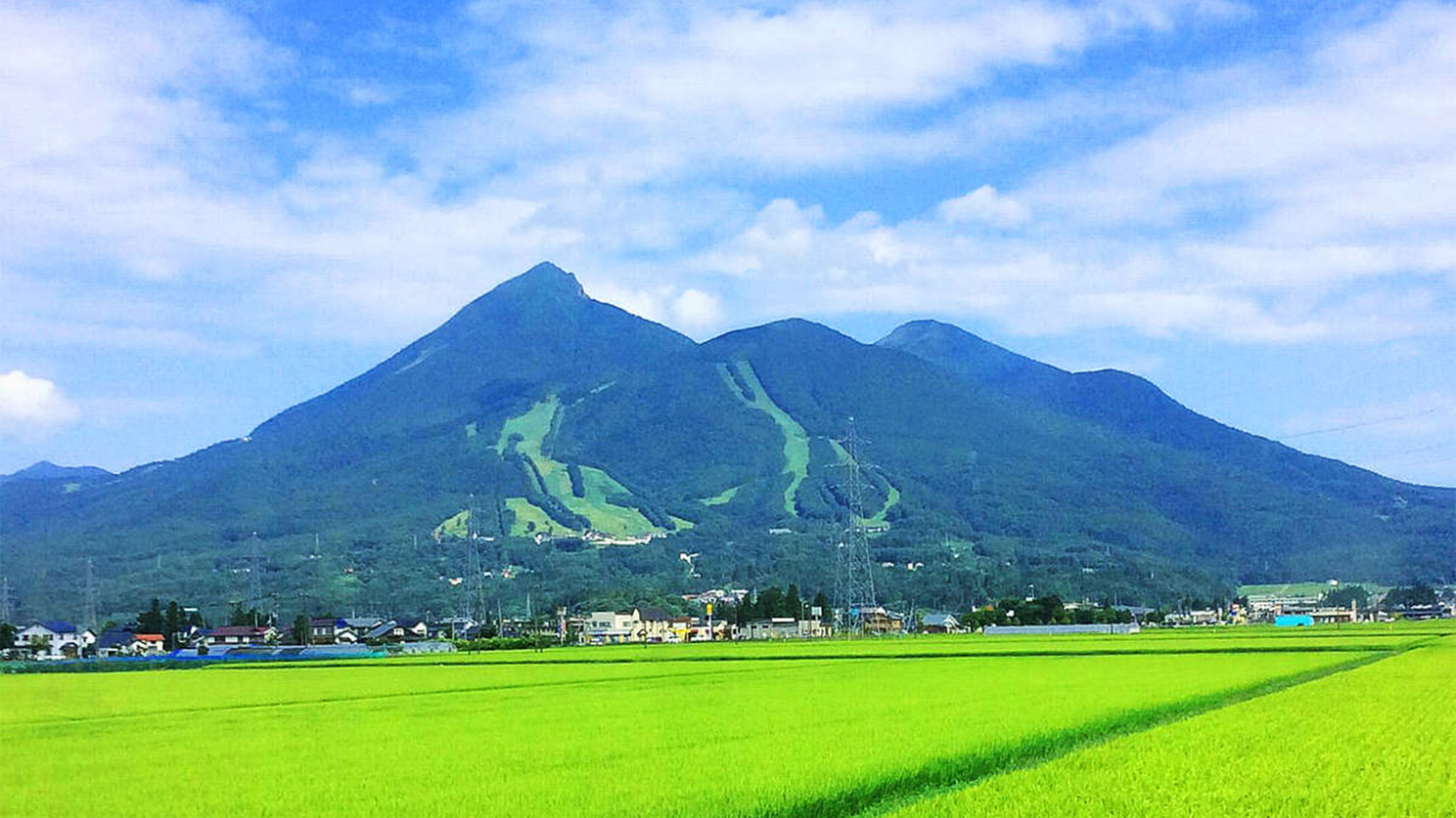 磐梯山新緑の登山や森林浴、冬季のスキー・スノーボード等、山麓一帯はアウトドアのメッカ。