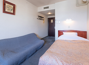 room-002