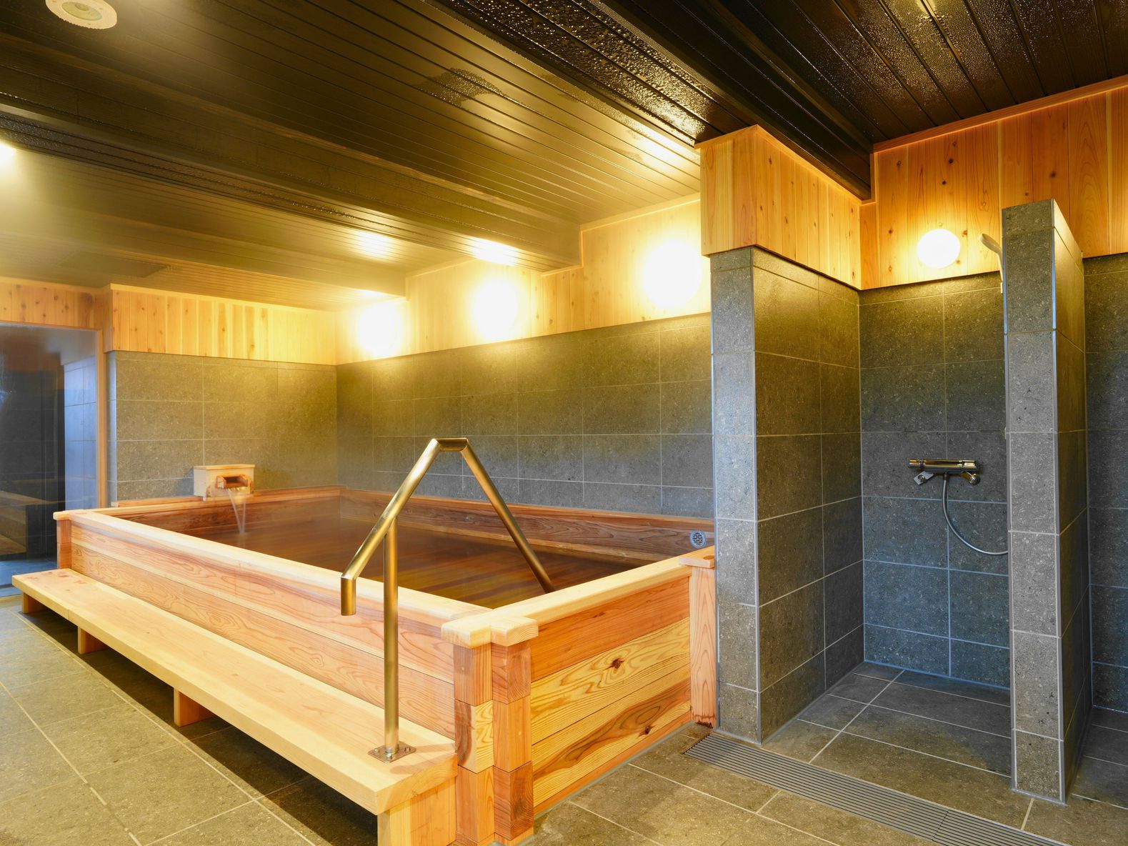 源泉掛け流し「荒雄の湯」