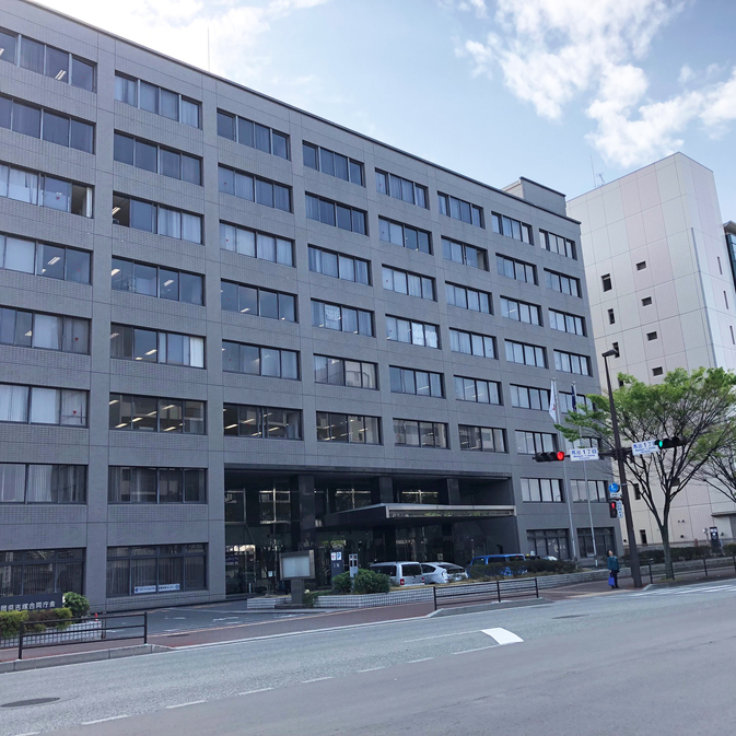 ビジネス福岡県吉塚合同庁舎（徒歩３分）馬出１丁目の信号付近です