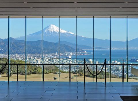 ロビーから眺める富士山