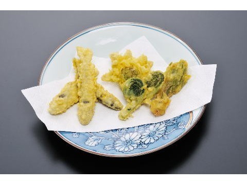 あまごの稚魚と山菜の天ぷら
