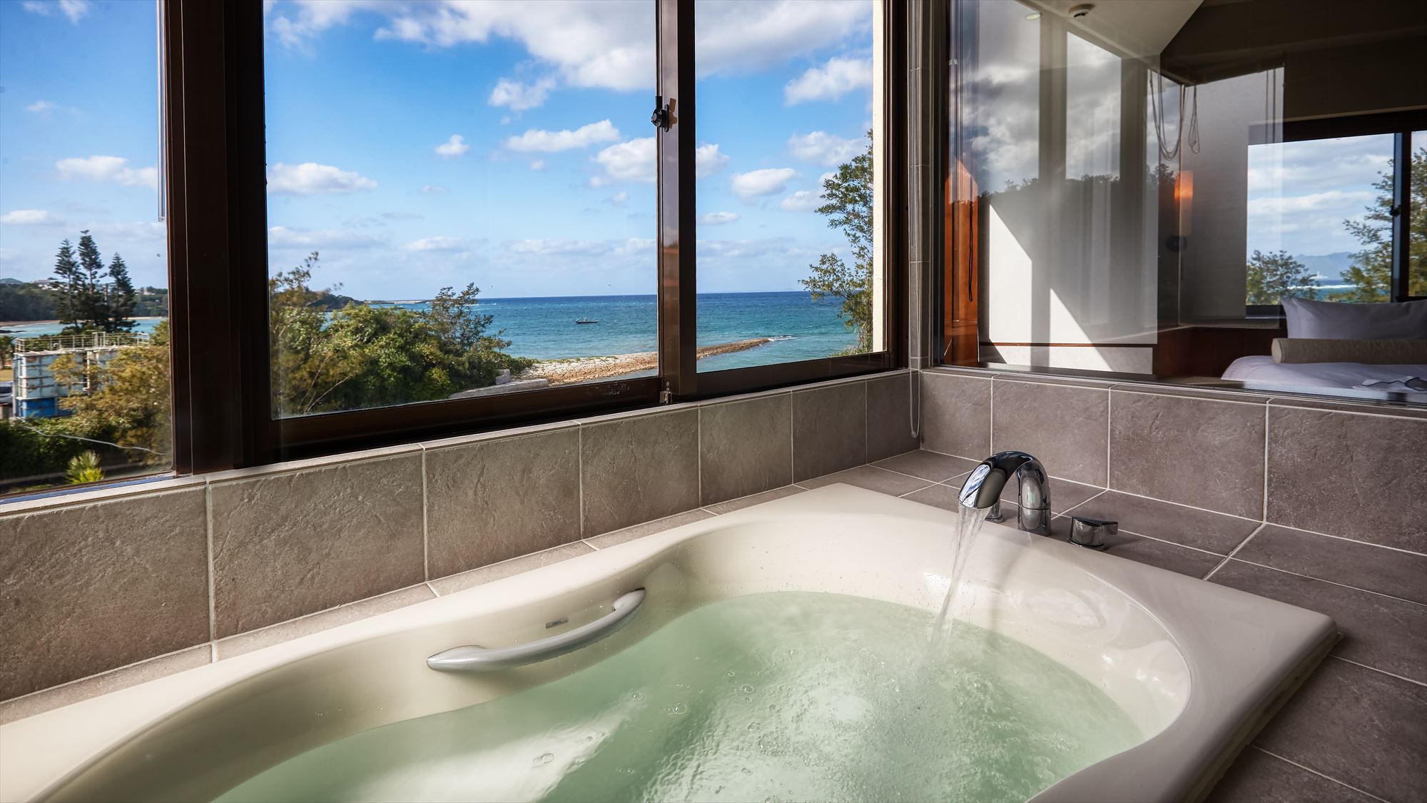 【パナシア・ツイン】Room301バスルームからの眺めは最高です。