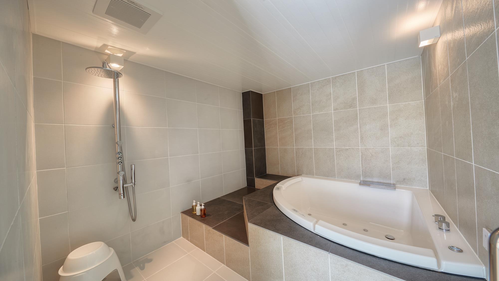 【ラウンジ付スイート-DX-】Room102