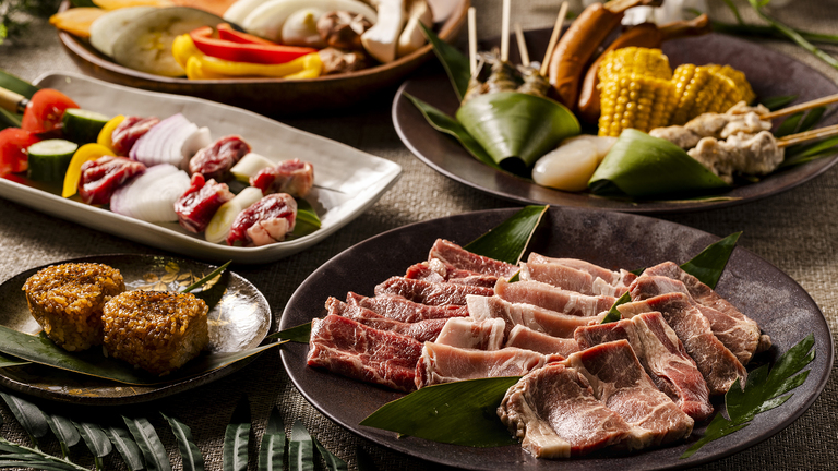 【BBQ】 あぐー豚や島野菜など、イチ押しの地元食材をご用意。開放的なテラスでお楽しみいただきます。