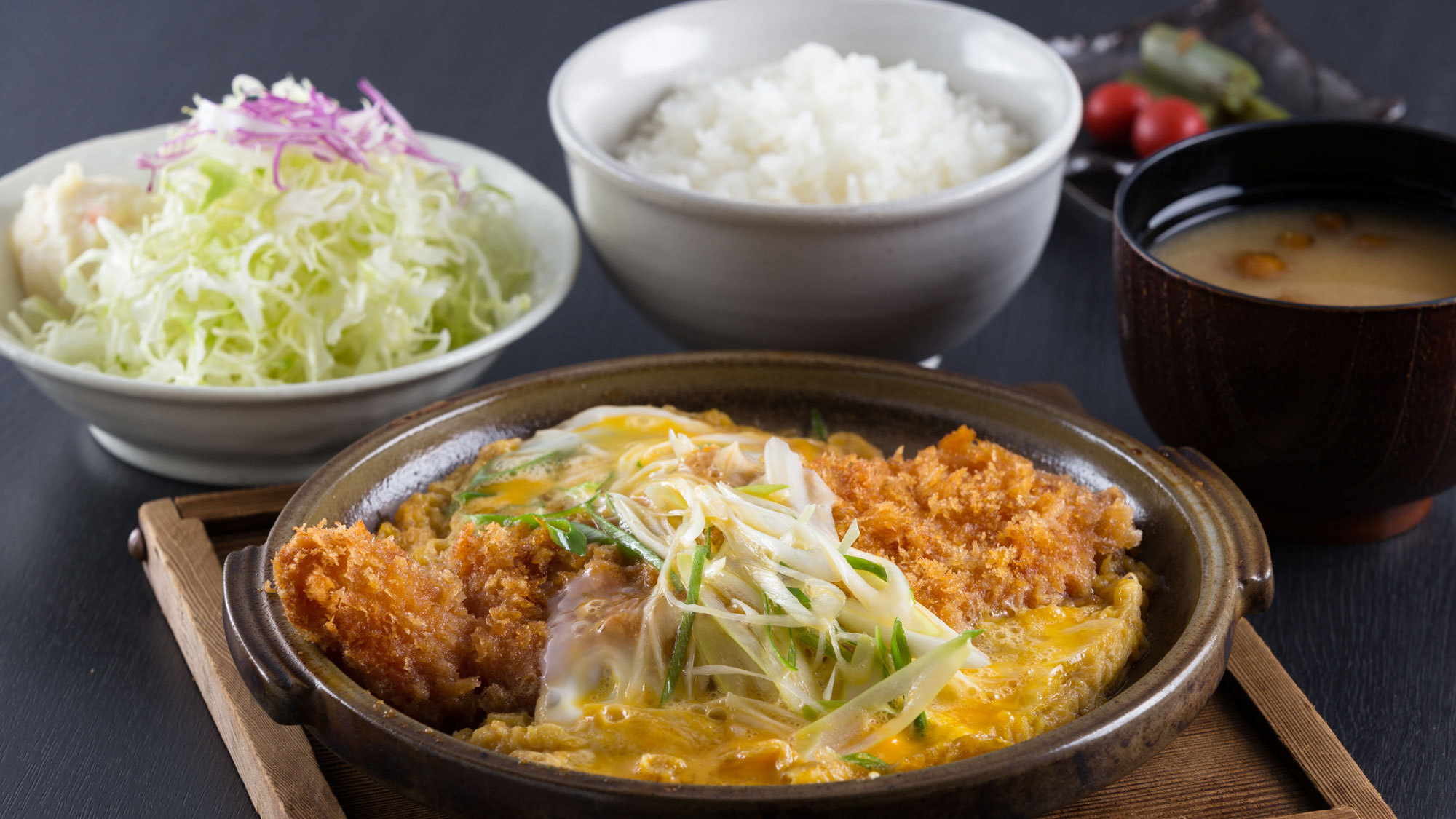 【ランチ】こな雪とんとんのロースかつとじ定食