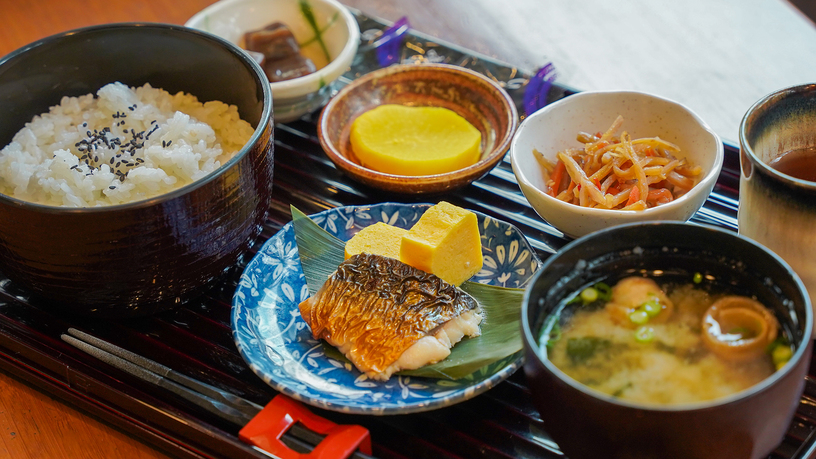 朝食イメージ【お魚と惣菜の和定食】
