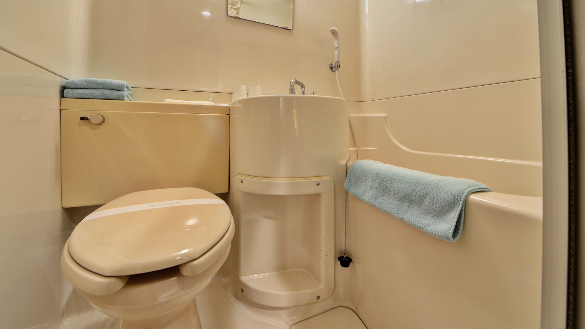 *バスルーム一例各客室にバス・トイレが備わっています。