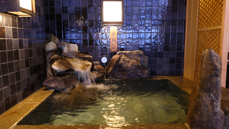 男性大浴場／水風呂（温度：15〜16℃）