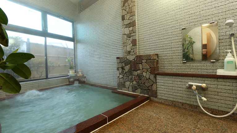 【温泉】大浴場は男女入替制・身体の心からポカポカになり湯ざめしにくいのが特徴です