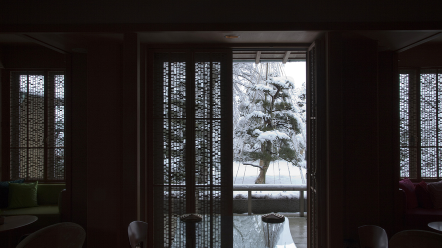 雪景色を、お部屋の中でゆっくりあたたまりながら楽しむのも粋。