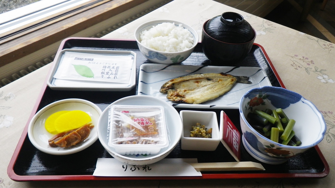 *【朝食一例】納豆に焼き魚など白ご飯がすすみます♪
