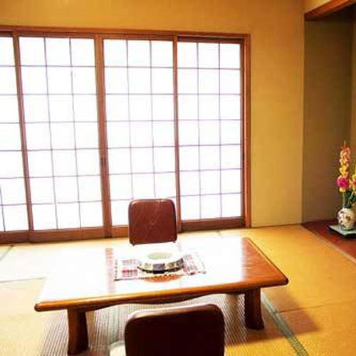 【山側・墓地の見える和室（6畳）】訳ありな分、格安です