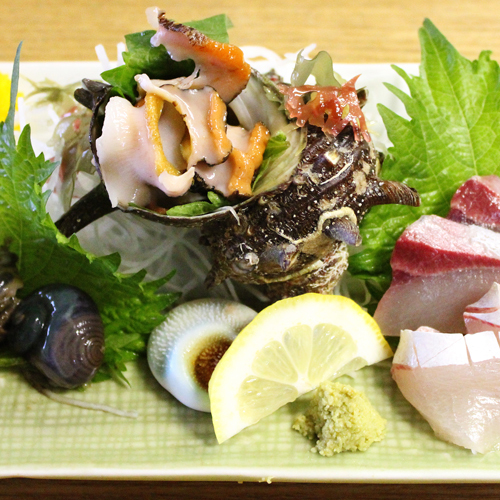 【夕食一例】サザエとブリの刺身