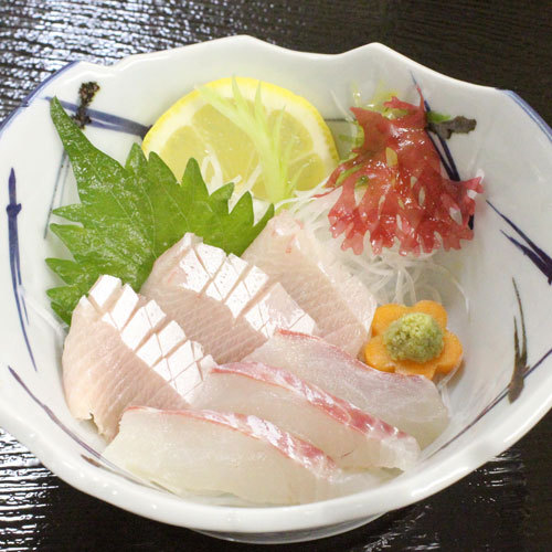 【夕食一例】タイとブリの刺身