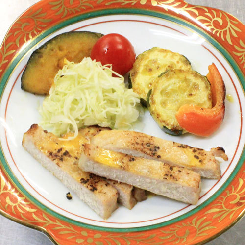 【夕食一例】優しい味付けで女将が愛情を込めて作ります