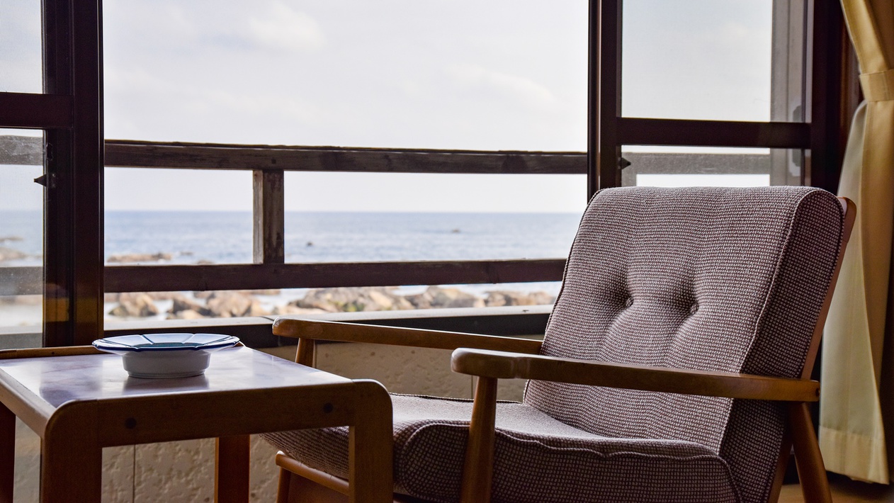 *【客室一例】客室から室戸の海を見てごゆっくりお過ごしください。