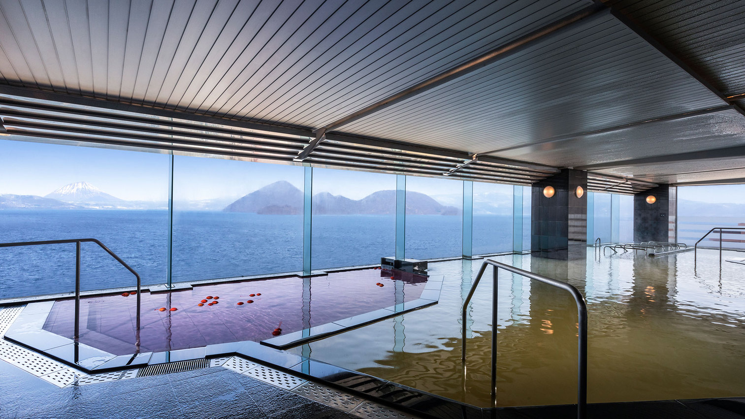【大浴場】中島、羊蹄山、洞爺湖を一望できる絶景の大浴場