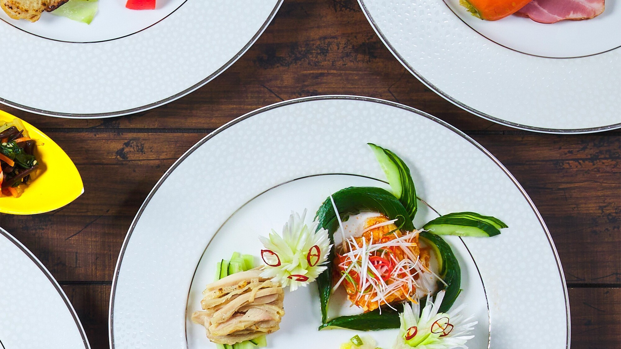 胡瓜醤油漬けや梅ちりめんなど、さっぱり〜ピリ辛まで多彩なお漬物が勢ぞろい