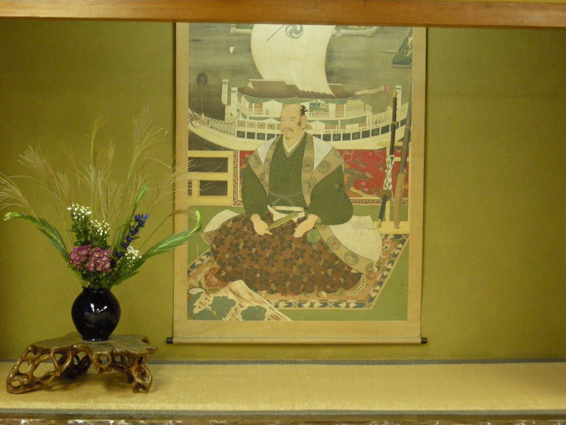「九鬼嘉隆と日本丸の図」八千代館内案内これにて了