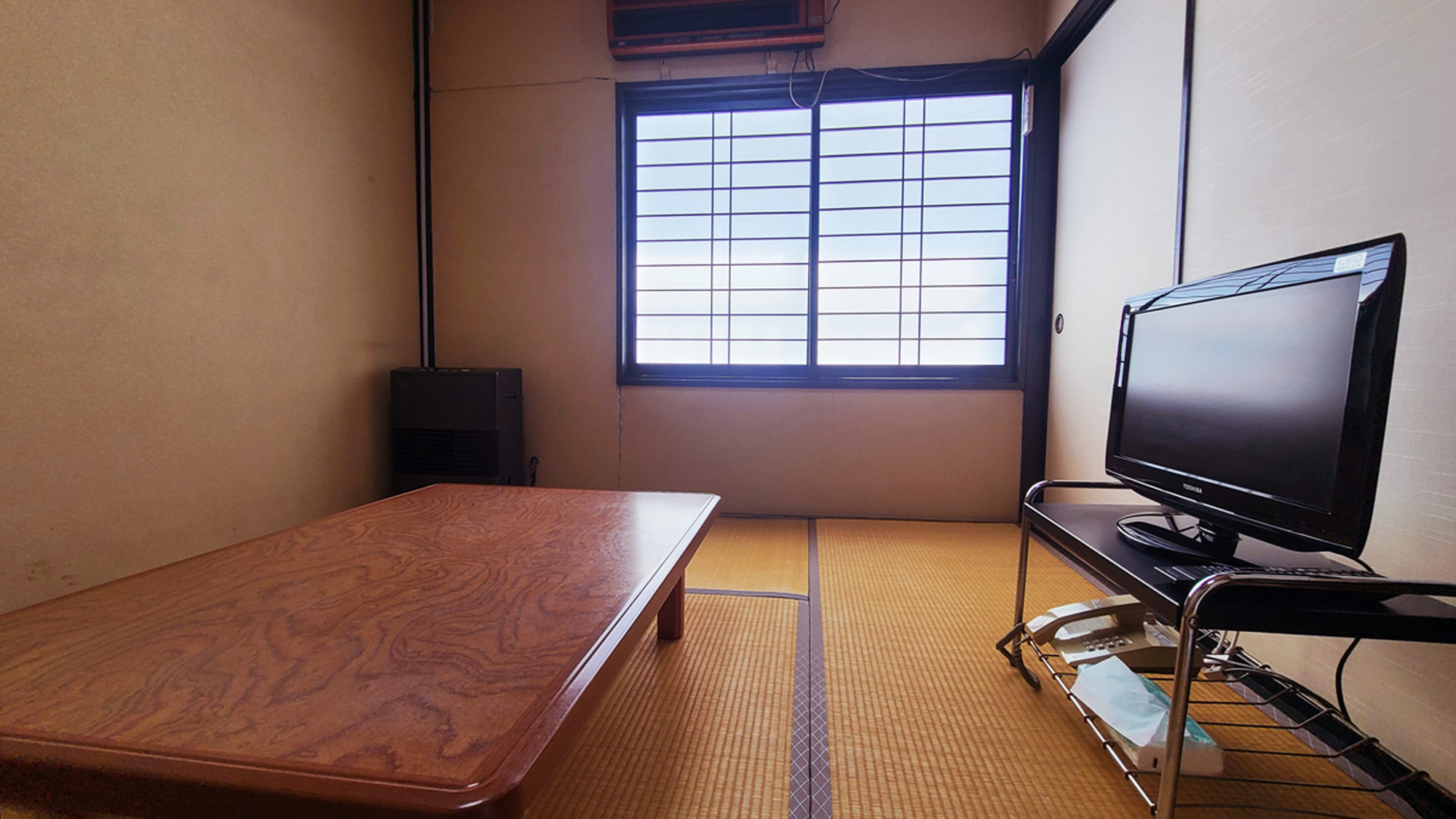 【和室6畳】おひとり様のビジネスや観光に。日当たりの良いシンプルなお部屋です