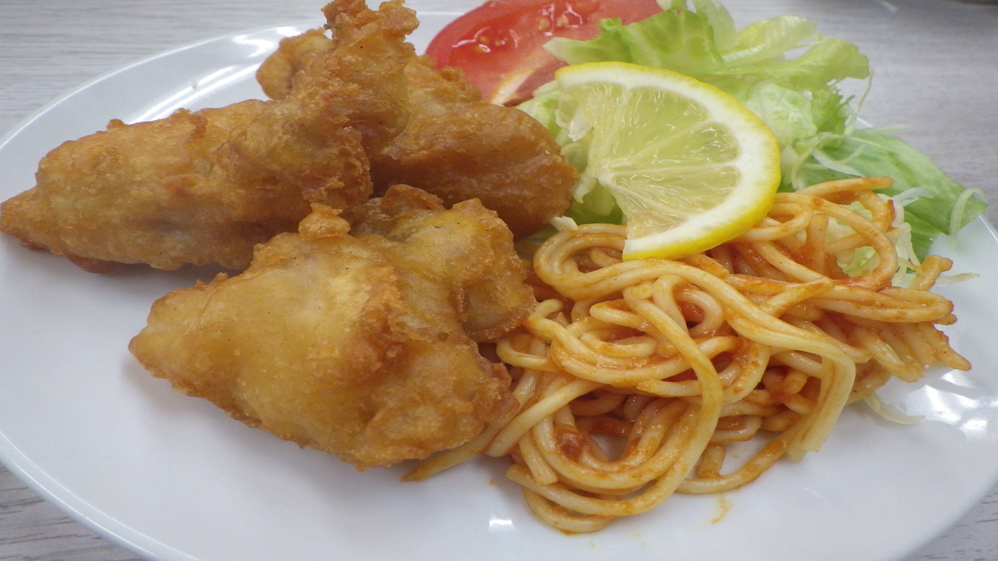 *【お夕食一例】  学生さん、ビジネスマンに人気のおかずもしっかり食べて明日も元気！