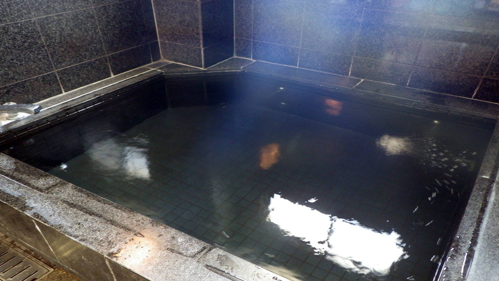 *【大浴場/男女入れ替え制】こじんまりとした広さですが温かいお湯に浸かってごゆっくりお過ごしください
