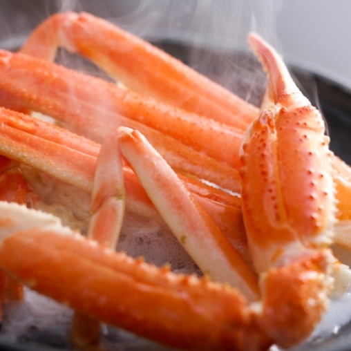 その場で焼きたて陶板焼きガニ。