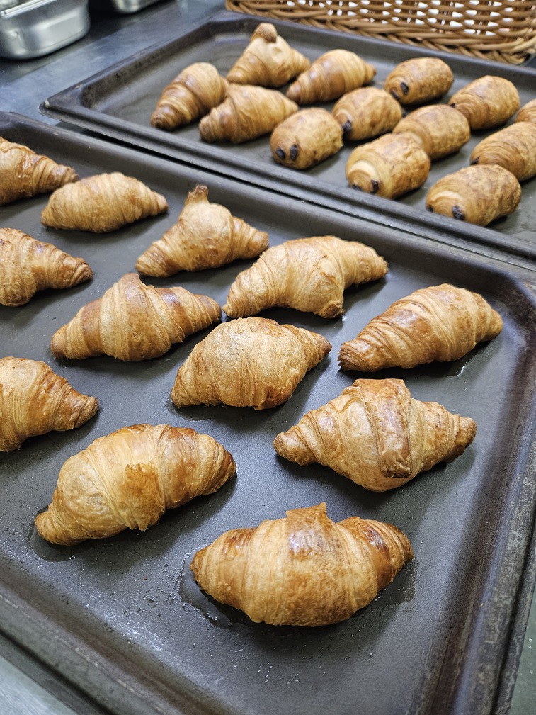 朝食（焼き立てパン）スタート