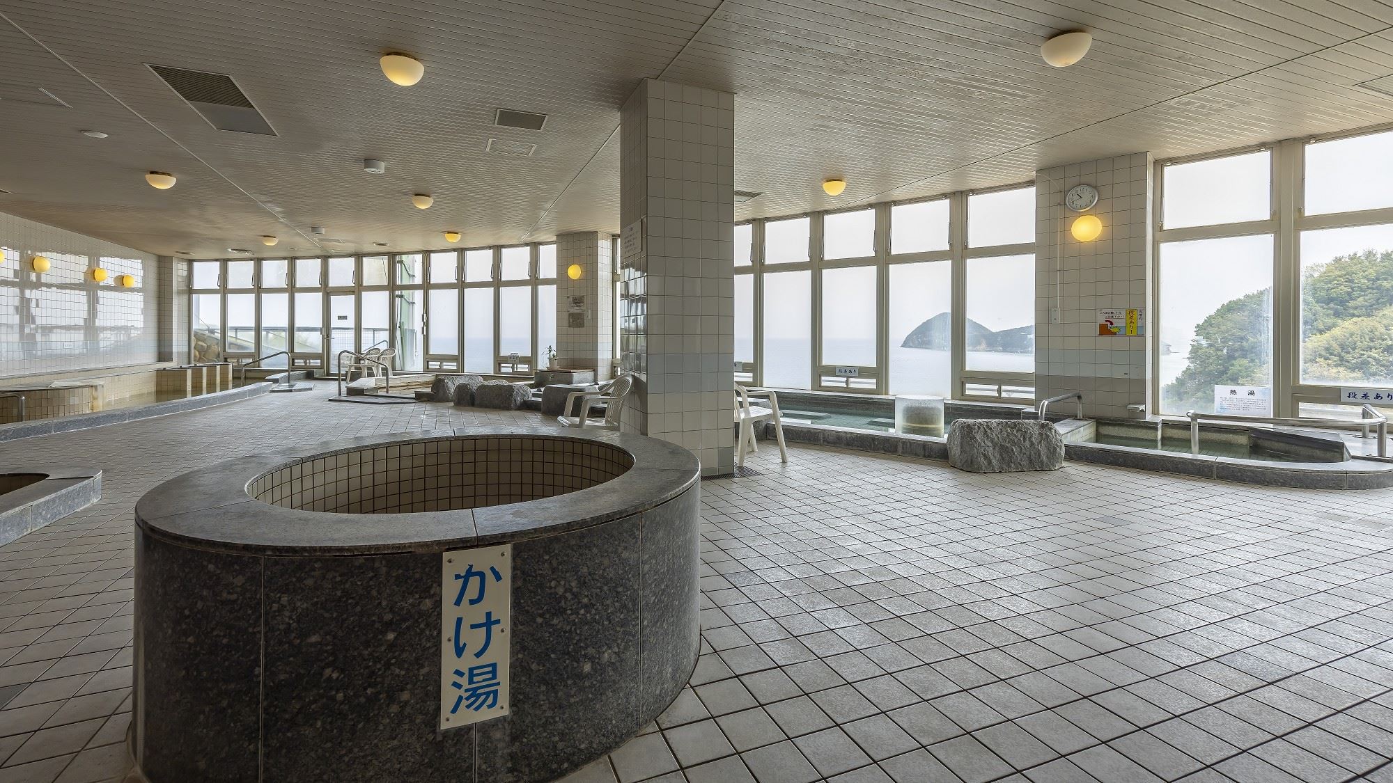 大浴場広々とした大浴場で絹島温泉のお湯をゆっくりご堪能下さい。